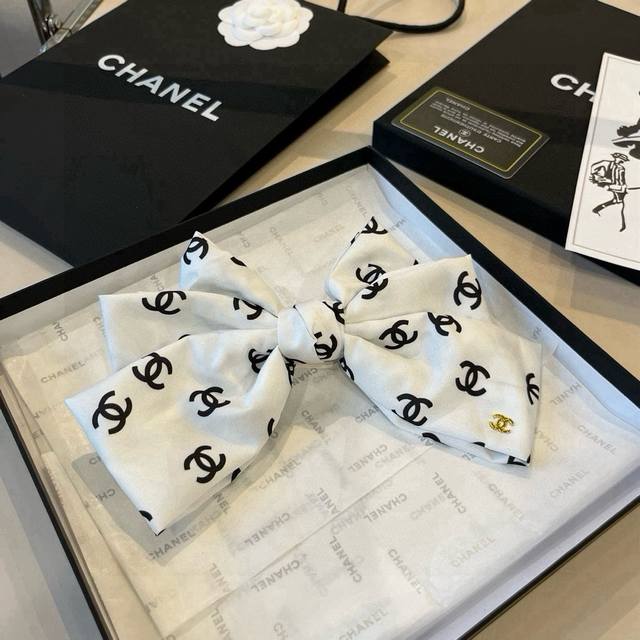 Chanel香奈儿蝴蝶结顶夹