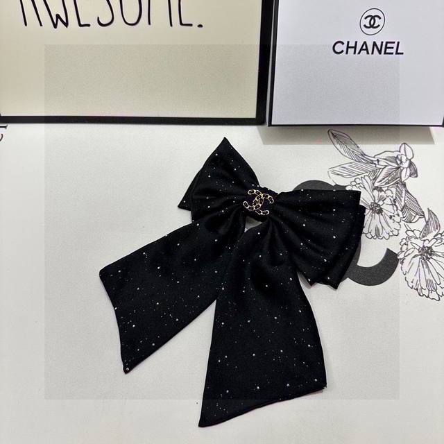 特 配专柜包装Chanel 香奈儿 最新蝴蝶结中古五金水钻发夹#信我！人手必备的单品 这件必须买洋气神仙颜值小仙女要收了它，谁戴谁好看～