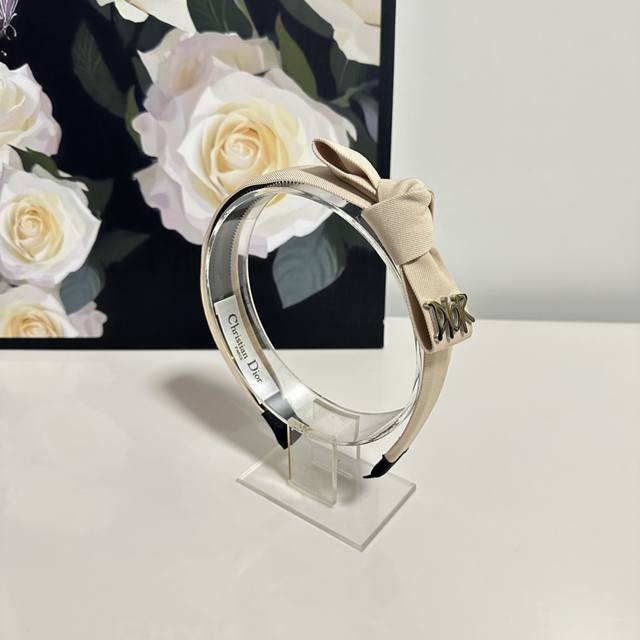 特 配专柜包装Dior 迪奥 最新发箍小仙女快入手特殊材质 不嘞头可盐可甜～
