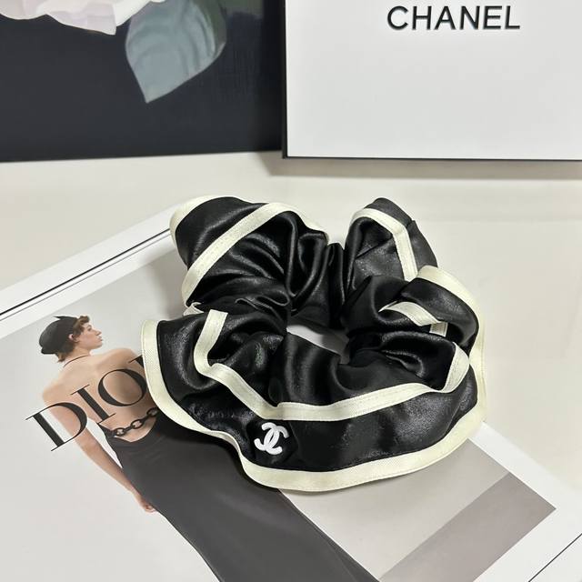 特 配专柜包装Chanel 香奈儿 最新小香风发圈小仙女快入手特殊材质 不嘞头可盐可甜～