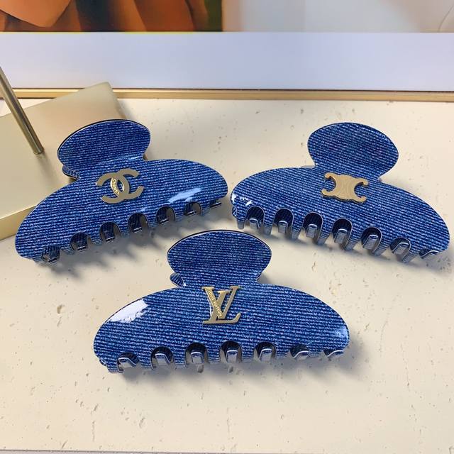 Chanel小香Lv路易威登Celine赛琳醋酸钛钢Logo抓夹 气质百搭 日常精致小单品 小仙女必入单品 宝藏款 闭眼入推荐款 单个