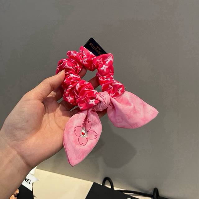 单个 Lv蝴蝶结发圈