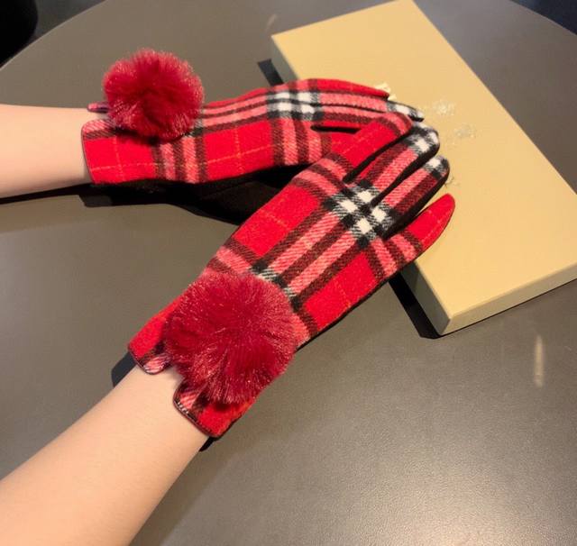 巴宝莉Burberry 专柜新品羊毛手套，时尚手套，秋冬保暖加绒内里，经典格子，上手超舒适柔软、百搭！均码