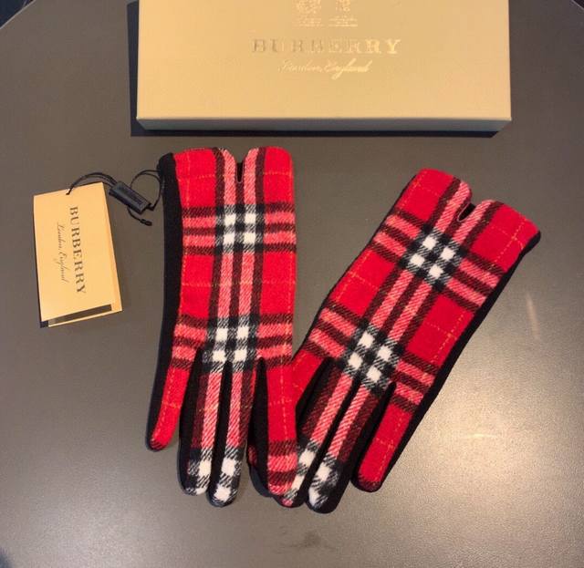 巴宝莉Burberry 专柜新品羊毛手套，时尚手套，秋冬保暖加绒内里，经典格子，上手超舒适柔软、百搭！均码