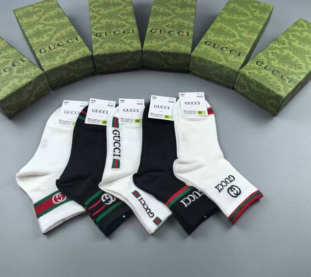 特 Gucci 古奇G家新品袜子 一盒五双 提花经典双G标志，超级Nice，实物超漂亮，超火爆小单品，大牌出街，潮人必备超好搭