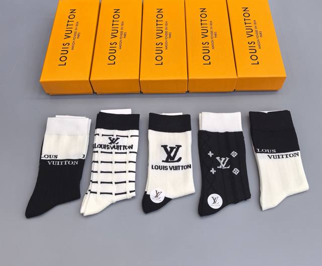 特 配专柜包装Lv 路易威登 新款中长款堆堆袜袜子！一盒五双，专柜同步筒袜袜子，大牌出街，潮人必备超好搭