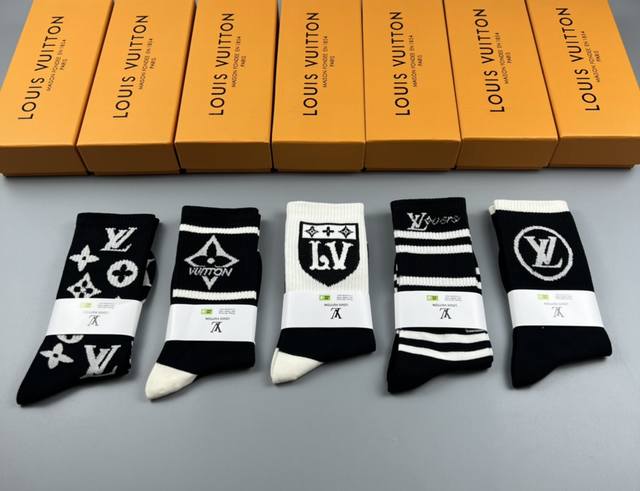 特 配专柜包装Lv 路易威登 新款中长款堆堆袜袜子！一盒五双，专柜同步筒袜袜子，大牌出街，潮人必备超好搭