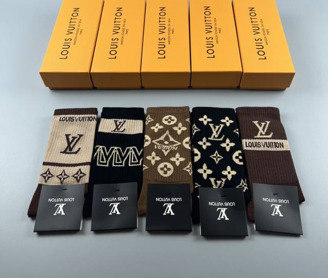 特 配专柜包装Lv 路易威登 新款中长款堆堆袜袜子！一盒五双，专柜同步筒袜袜子，大牌出街，潮人必备超好搭