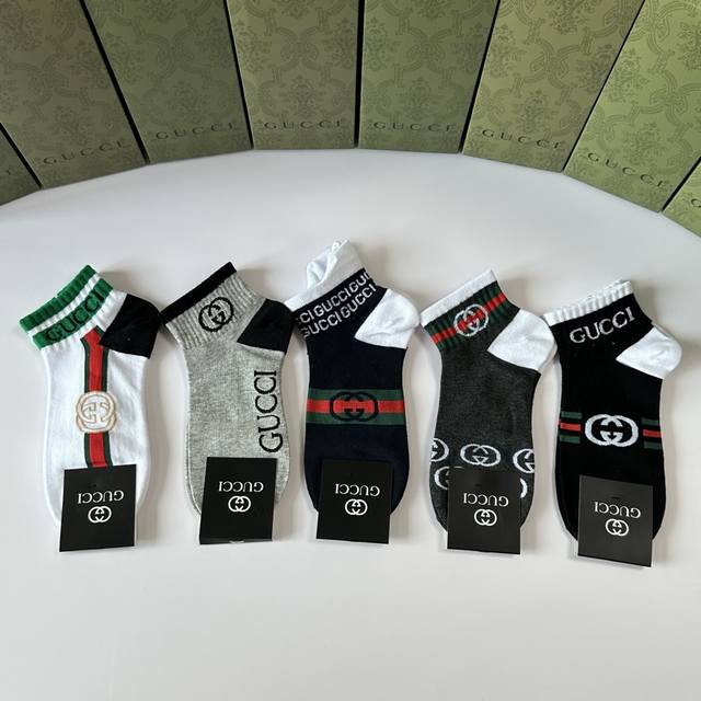 特 配专柜包装Gucci 古驰 新款中短款堆堆袜袜子！一盒五双，专柜同步筒袜袜子，大牌出街，潮人必备超好搭