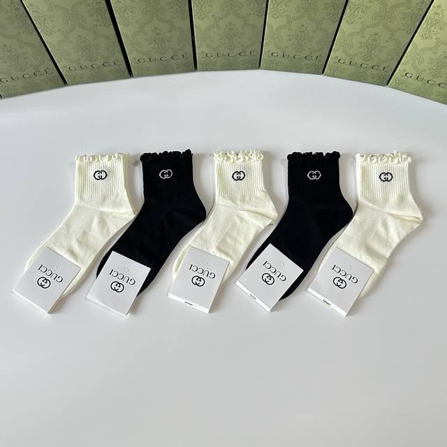 特 配专柜包装Gucci 古驰 新款中长款堆堆袜袜子！一盒五双，专柜同步筒袜袜子，大牌出街，潮人必备超好搭