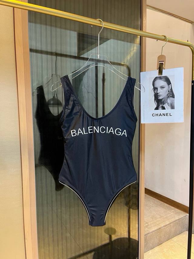 Balenciaga巴黎世家连体泳衣 适合多种场景的游泳衣♀海边 游泳池 温泉 水上乐园 漂流都可以内搭也完全可以 连体设计遮肉显高挑 腹部有点肉肉也不影响咱美