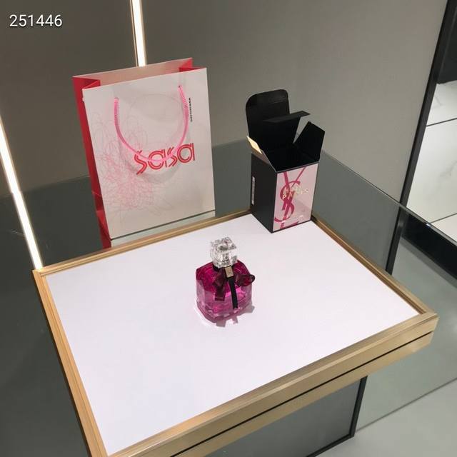 专柜品质 新款Ysl圣罗兰 新版反转巴黎玫瑰花香调女士浓香水50Mlmon Paris Intensement香调：花香甘苔调前调：香柠檬 梨 覆盆子 黑醋栗橙