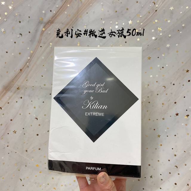 专柜品质 克利安香水#叛逆女孩50Ml 香调：木质花香调；前调：茉莉，桂花，玫瑰；中调：晚香玉，水仙花，牛奶；基调：琥珀，雪松一次出众，终生高级 每一支Kili