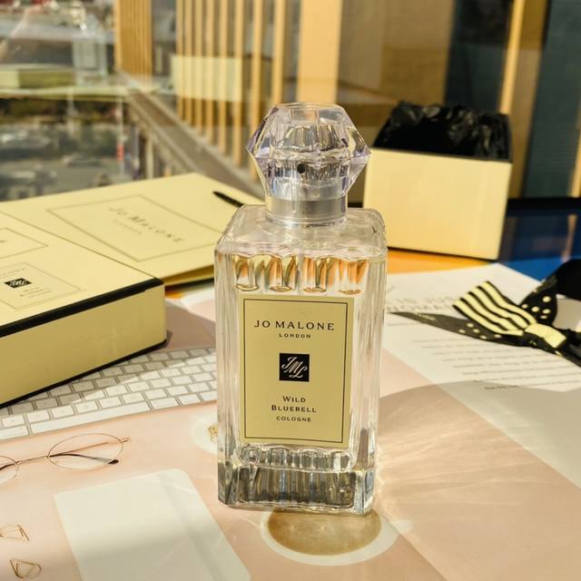 专柜品质 新款 Jomalone 祖马龙 新款钻石蓝风铃香水 Ml～快人一步，祖马龙 新款钻石瓶，国内专柜陆续同步上新！1920年代是辉煌奔放的时代，繁华年代的