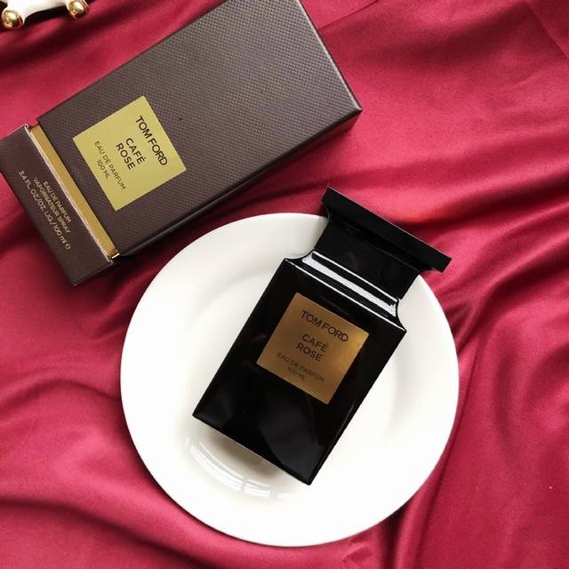 专柜品质Tf玫瑰咖啡Tom Ford汤姆福特 Tf Cefe Rose 玫瑰咖啡香水 Ml这一瓶真的就像它的名字一样，咖啡和玫瑰的味道，但这一瓶与其他玫瑰香水不