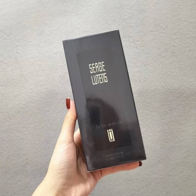 专柜品质 芦丹氏香水 Ml柏林少女 专柜品质对版薄底，新款新包装卢丹氏 柏林少女 Ml，，香调：东方花香调气味：胡椒+玫瑰不甜不腻够低调，玫瑰调静谧安逸，有一点