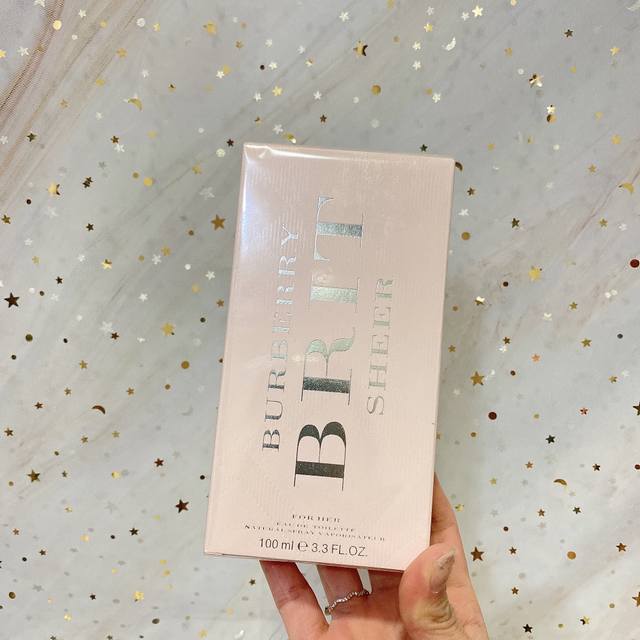 专柜品质 巴宝莉粉红恋歌香水 Ml 征服世界的少女心，粉色恋歌是我第一瓶香水也是我最喜欢的一瓶香水，经常被路人搭讪问用的什么香水，是新手入绝对不会错的一款，粉色
