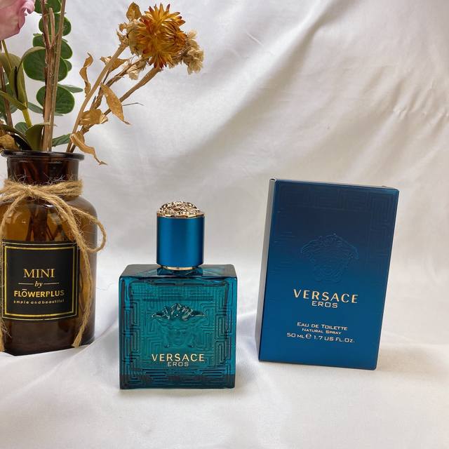 专柜品质Versace范思哲爱罗斯蓝色爱神之水男士淡香水50Ml，香调：馥奇香调前调：薄荷 苹果 柠檬中调：顿加豆 老鹳草 降龙涎香醚后调：香草 香根草 橡木苔