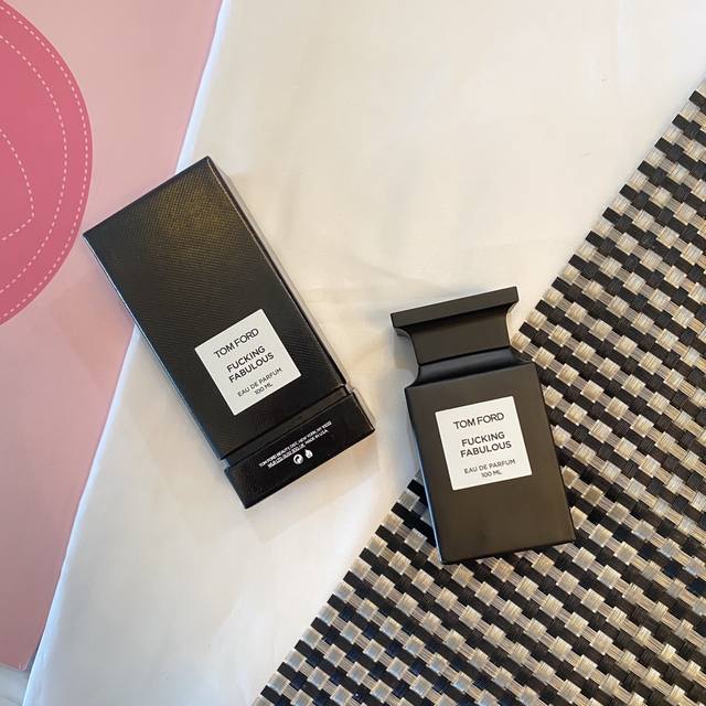 专柜品质 毫升Tom Ford限量磨砂黑瓶香水Fucking Fabulous 真Tm棒 Ml，一支令所有Youtubers疯狂的香水，很难买到， 名字赢了，翻