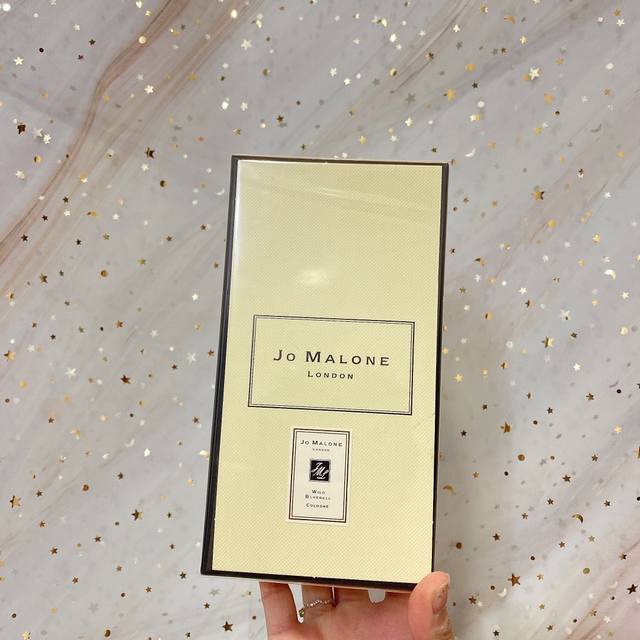 专柜品质祖马龙蓝风铃香水 Ml一个会让人掉坑掉牌子！我最爱的香水牌子之一！祖马龙嗅觉比视觉的记忆更加久，所以当你忘记一个人的样子的时候，也许还记得她的香味。祖马