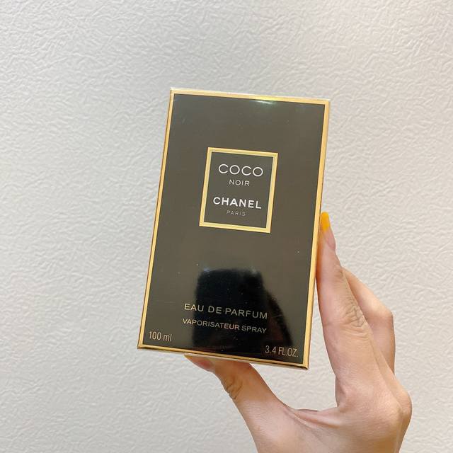 专柜品质 小香黑色Coco香水 Ml 香调清新东方调前味：柑橘、佛手柑、葡萄柚中味：荔枝、义大利茉莉、玫瑰后味：印度广藿香、海地香根草、旁波香草 以现代的风味重