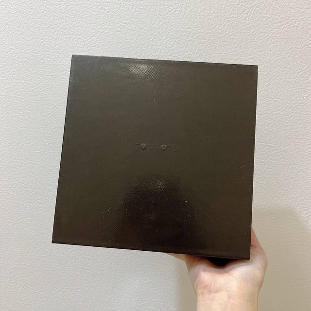 专柜品质 Tf乌木香水口红两件套 内含乌木沉香香水50Ml，Tf黑管口红80#行走的荷尔蒙，几乎不会撞款的香冷淡贵气生人勿进，这个真上头像是绅士的烟草怀抱气息温