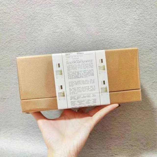 专柜品质实验室香水中样4件套*30Ml带喷4*30Ml中样套盒包含13-29-31-33 木质高级感这个品牌必入的一款香水，现在四瓶一起买回去试试 根据个人喜好