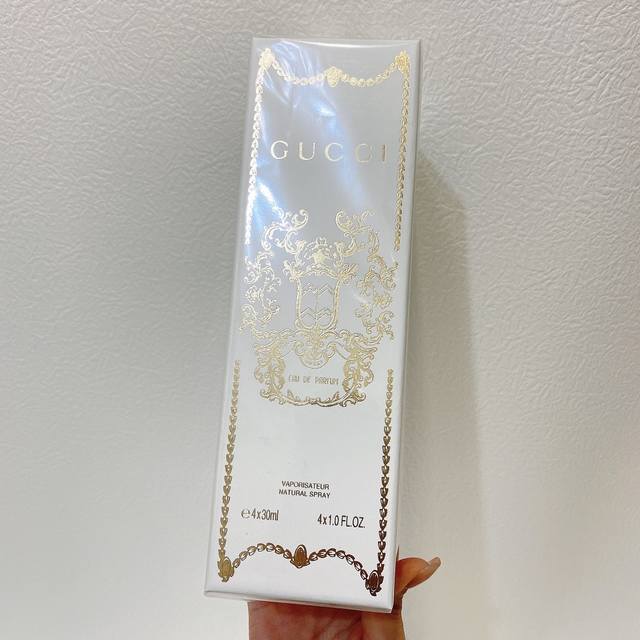专柜品质古奇炼金术香水4件套4*10Ml套装包含仙女颂+玫瑰+天鹅+蛇每一瓶都是独立包装 全方位体验 香水小样简直太赞啦 超级无敌可爱 我觉得这种比正装还深得我