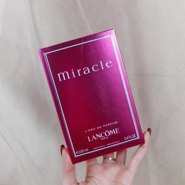 专柜品质 兰蔻奇迹真爱香水 Ml 专柜品质Lancome Miracle品牌：兰蔻香调：花香调前调：荔枝小苍兰中调：木兰生姜橘子胡椒茉莉后调：琥珀麝香茉莉属性：
