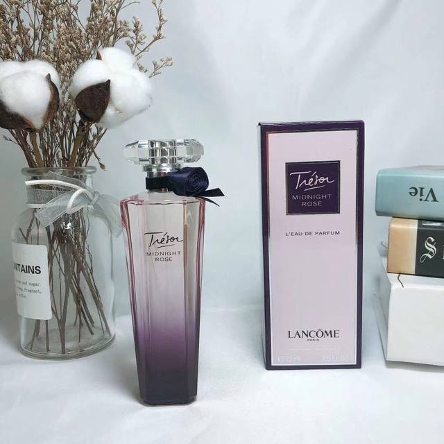 专柜品质兰蔻午夜玫瑰香水75Ml专柜品质Lancome 兰蔻珍爱午夜玫瑰女士香水75Ml。前调:覆盆子，蓝莓中调:，玫瑰，茉莉，粉胡椒后调:雪松，香草，麝香