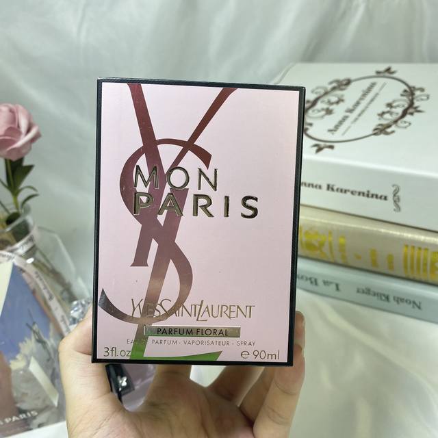 专柜品质 圣罗兰反转巴黎花溢香水90Ml 热巴同款失魂果。圣罗兰新品，这款香氛是西普白花香调，前调是清新蜜桃融合佛手柑，叛逆冲动 大胆敢爱。中调是曼陀罗辅以芍药