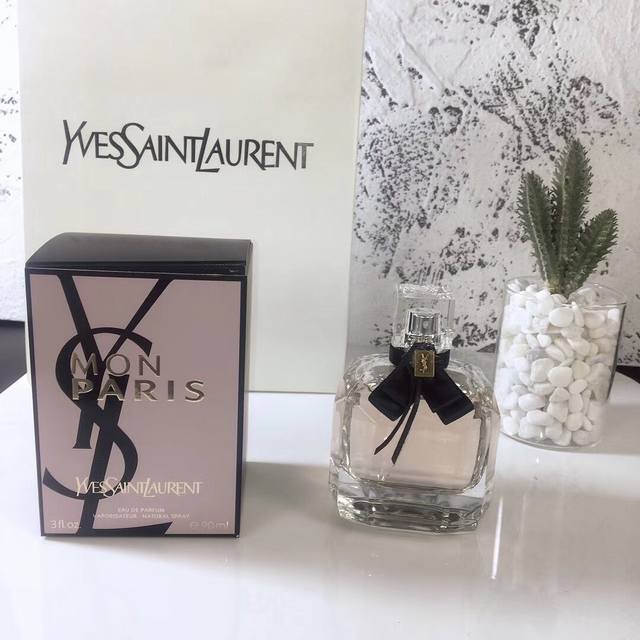 专柜品质专柜Ysl 圣罗兰 Mon Paris反转巴黎女士香水Edp 90Ml头调：草莓 树莓 香梨 卡拉布里亚茉莉中调：曼陀罗 芍药 柑橘花 茉莉尾调：印度尼