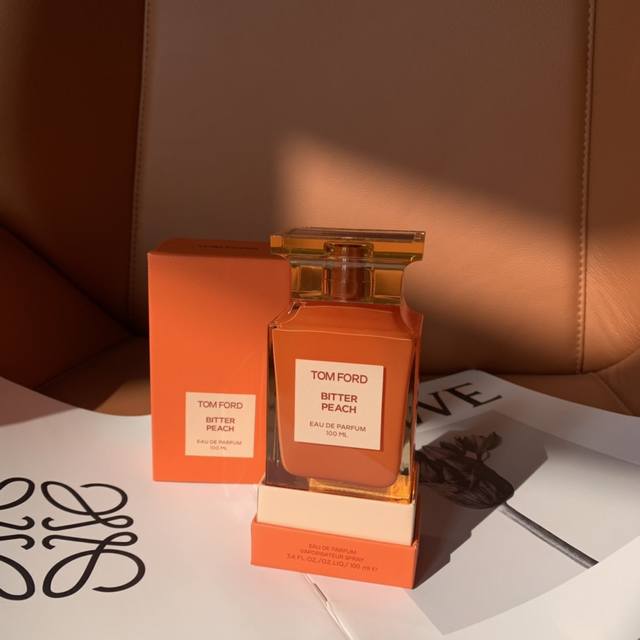 专柜品质Tom Ford 汤姆.福特 桃子 Ml属性：中性香香调：花香果香调气味成分：桃子 血橙 印蒿 劳丹脂 广藿香 檀香木来咯Tom Ford限量苦桃真的被