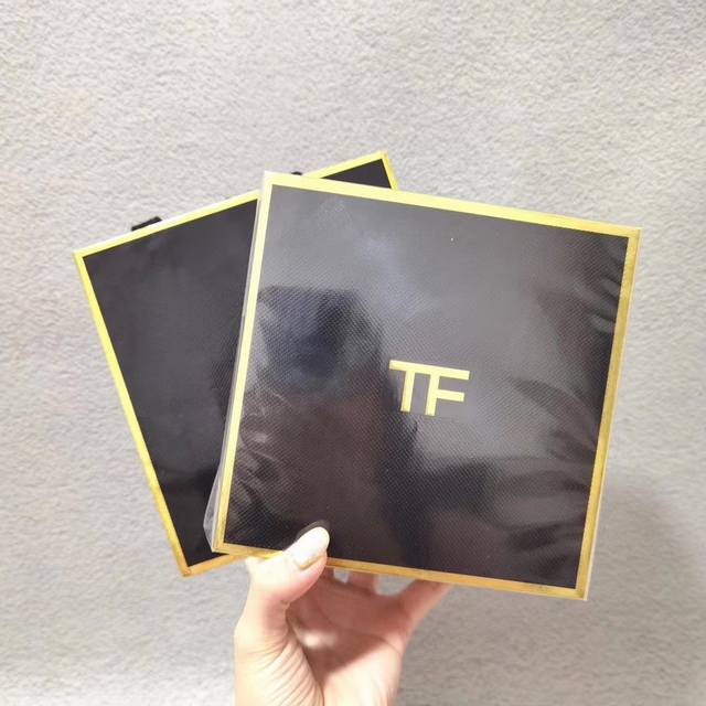 专柜品质Tf香水小样4件套 黑盒专柜品质Tf黑色礼盒香水小样4件套 Tf汤姆福特高档礼盒香水四件套，配专柜礼袋，Q版香水，4款超级迷你热门款香味7.5Ml×4个