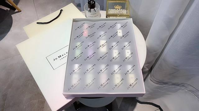 专柜品质年底送大礼，情人节将至，需要送礼的赶紧下单限定Jo Malone祖马龙The Blossoms 限量花园系列 一生挚爱礼盒！花园秘境限量版香水套盒*12
