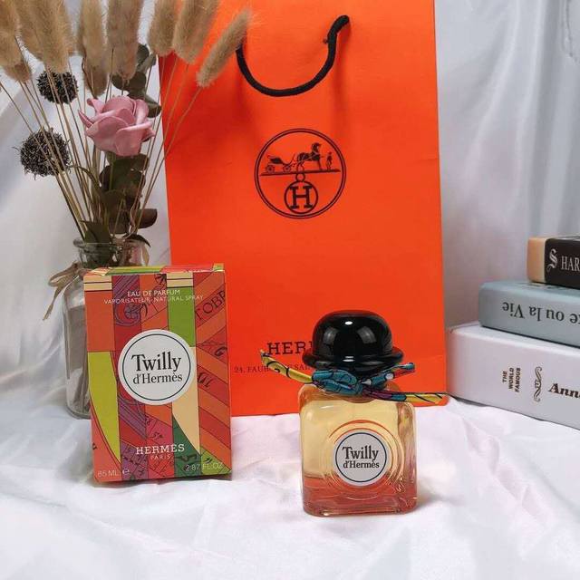 专柜品质爱马仕Twilly丝巾香水85Ml，和有能力的女孩子都应该来一条 要是你还觉得贵 它出了Twilly香水 不要1888 Hermes2017秋季新款 T