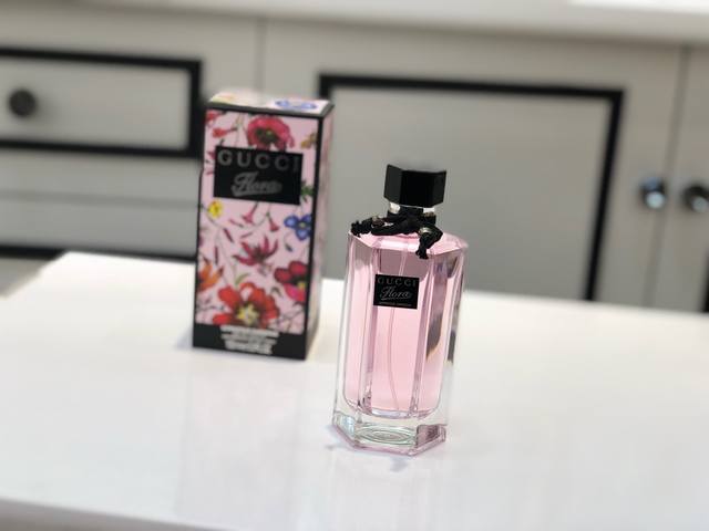 专柜品质 Gucci 古驰花之舞木兰花女士淡香水 Ml~这个款温柔Gucci 古驰花之舞木兰花女士淡香水 Ml~这个款温柔似水啊！！！！有种青涩的温柔感绝对不是