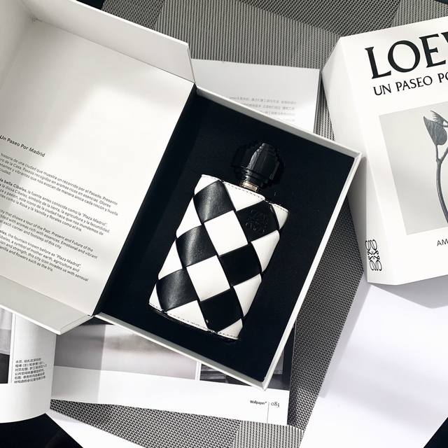 专柜品质Loewe 限量 香水皮革外壳 Amanece La Bella Cibeles Ml 香调： 鸢尾花玫瑰佛手柑 麝香 香草 真的是一款高级香 包装一眼