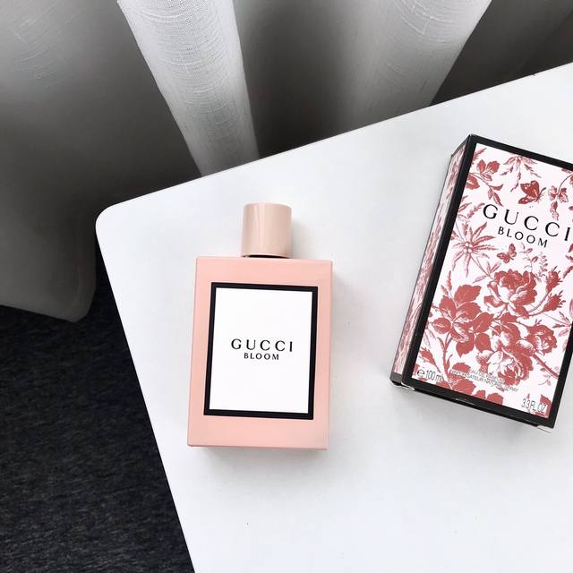 专柜品质Gucci花悦绽放 粉繁花 前调:双瓣茉莉中调:晚香玉，鸢尾草后调:金银花，使君子这款香水是以花香调为主，味道纯正又醇厚。前调浓郁的茉莉香，会有一种扑面