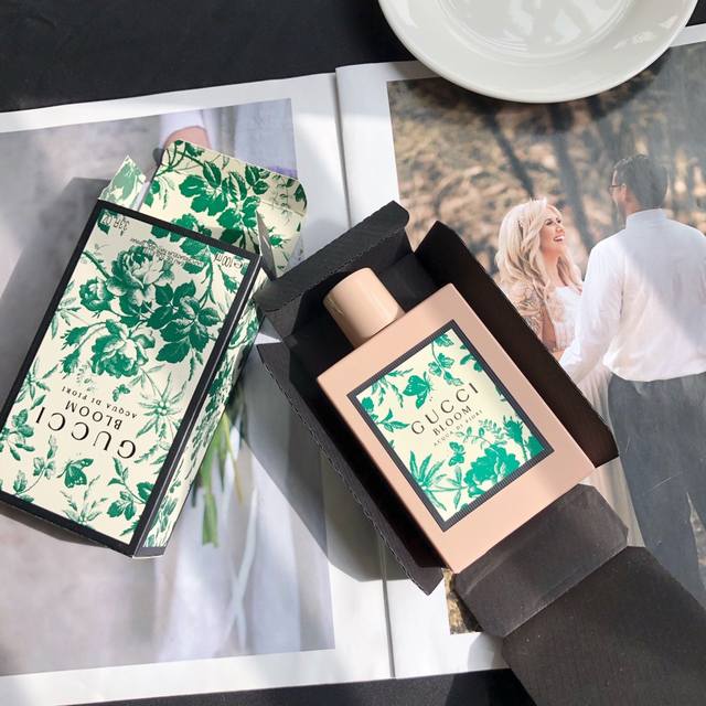 专柜品质Gucci古驰Bloom Acqua Di繁花之水花悦绿意女士淡香水 Ml花香调 瓶身设计延续Gucci Bloom香水的设计概念，在包装中加入全新绿荫