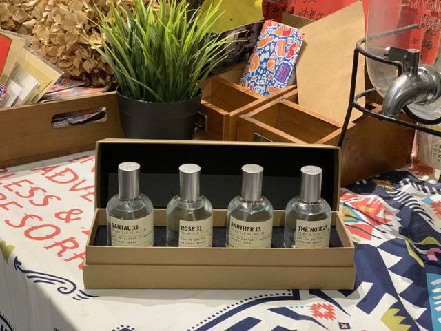 专柜品质Le Labo实验室香水中样，专柜最火热的四个味道，独家现货原单渠道货！强烈安利一款香水法国 Le Labo 香水实验室 静谧天然的气味，简约个性的品牌