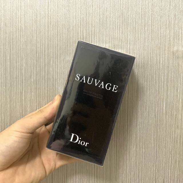 专柜品质 迪奥旷野男士香水 Ml 好东西来了各位，它肯定是你们所需要的这次幸运了这批男士狂野的原单香水让找到了绝壁的一手货源，价格P各方面都有优势一波流，数量一