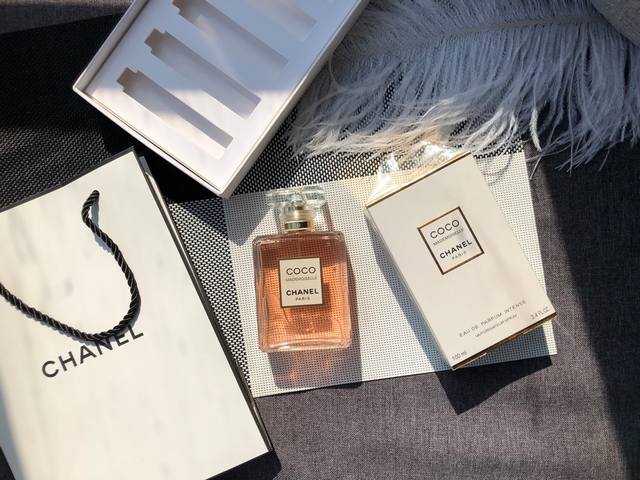 专柜品质Chanel香奈儿 Coco馥郁 Ml新款香水增添了东加豆与香草的混合，有了琥珀香调 香味更加饱满 明亮柔和 玫瑰与茉莉 柑橘 有了花香的主调，柑橘果香