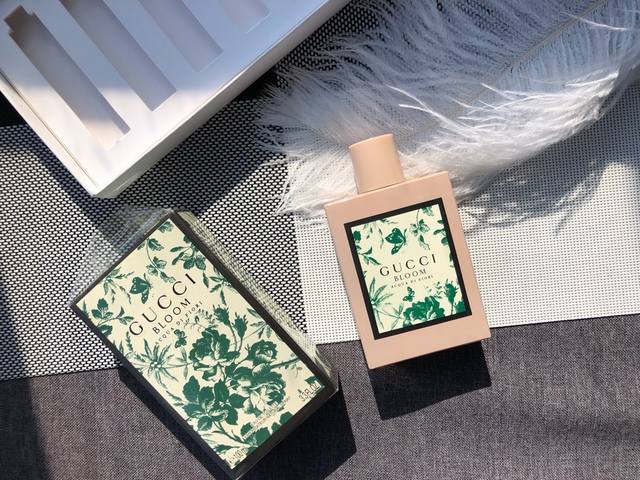 专柜品质Gucci Bloom 古驰新款香水！斩男香水！前调：白波斯树脂叶，黑醋栗芽中调：晚香玉，茉莉，使君子后调：檀木，麝香绝对值得入手，适合任何时候，任何类