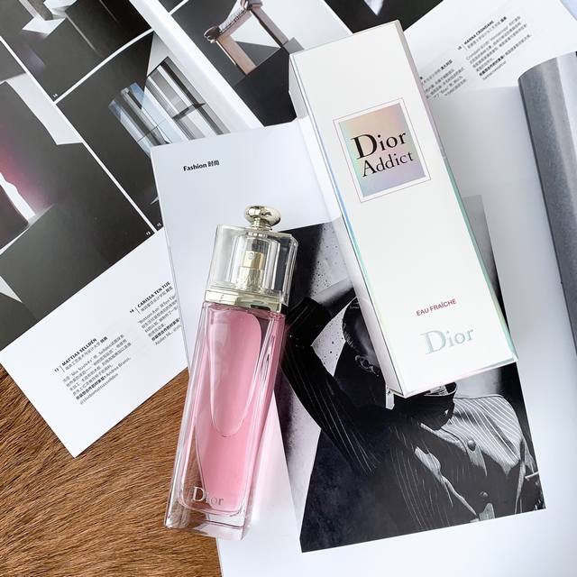 专柜品质Dior Addict Eau Fraiche Edt迪奥粉红魅惑女士淡香水规格: Ml 强烈推荐 Dior迪奥粉红魅惑淡香水以明亮的柑橘前调领舞着甜美