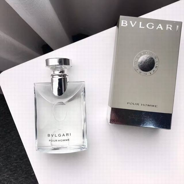 专柜品质Bvlgari 宝格丽 大吉岭茶 极致 。Extreme版香水 容量： Ml 香调：木质馥奇香调前调：芫荽 薰衣草 白松香 茶叶 葡萄柚 橙花油 苦橙叶