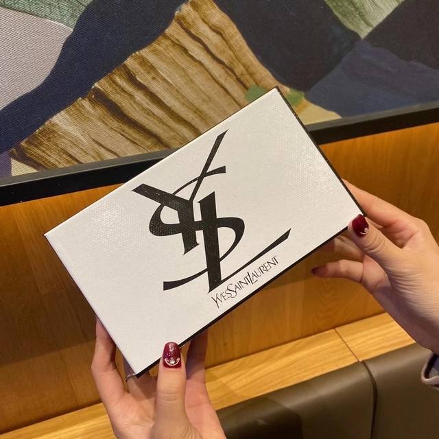 专柜品质: 款式11圣罗兰小金条口红香水4件套 Ys香水口红小样礼盒小金条21# 反转巴黎 自由之水 黑鸦片。# 包装精美，还有小手提袋哟！# 不管是送人还是自