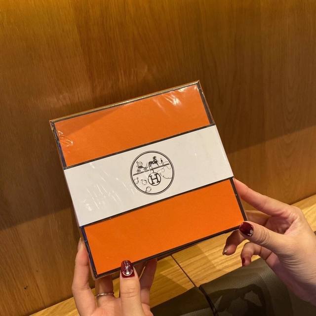 专柜品质款式4Hermes爱马仕限量套装 Hermes 爱马仕Q版香水Twilly四件套礼盒装7.5Ml爱马仕花园香水小样套装包括橘彩星光7.5Ml、之光浓香7