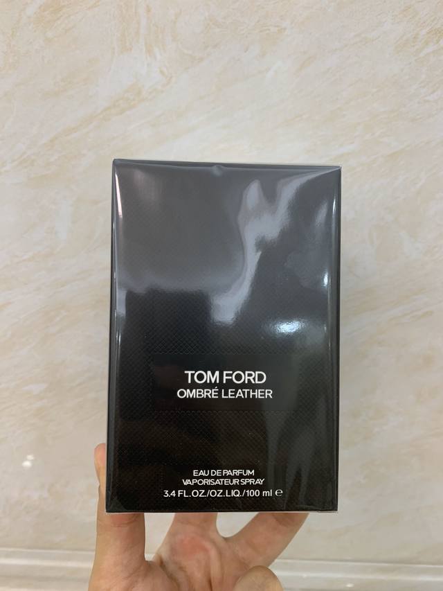 专柜品质 Tom Ford汤姆福特的Ombré Leather 2018 是一款黑色皮革香型的中性香水 Ml，Tf这是一款新的香水。Ombré Leather