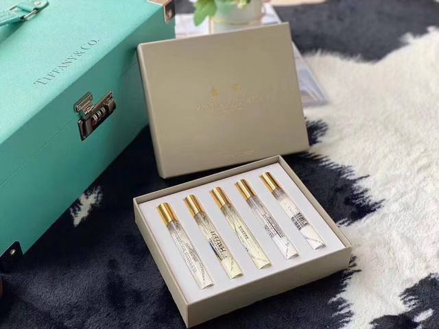 专柜品质潘海利根试管香水小样5件套*10Ml 带喷，套盒包含牧羊少年 琴酒 广霍之匣 布伦海姆花束 黑玫瑰10Ml*5套装包含： Blenheim Bouque